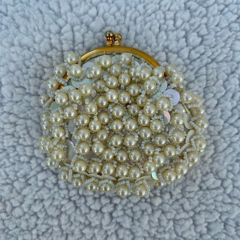Vintage Delill Pearl-Embellished Gold Change Coin Purse Sequins